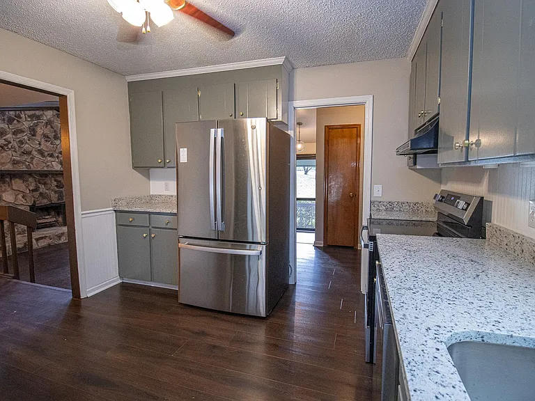 140 Land Of Lakes Cir — Photo 10
