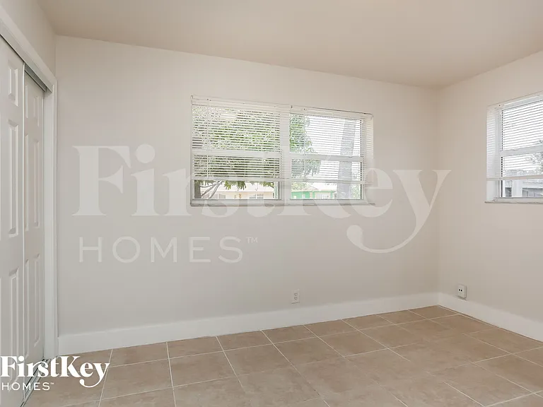 470 NW 41st St — Photo 11