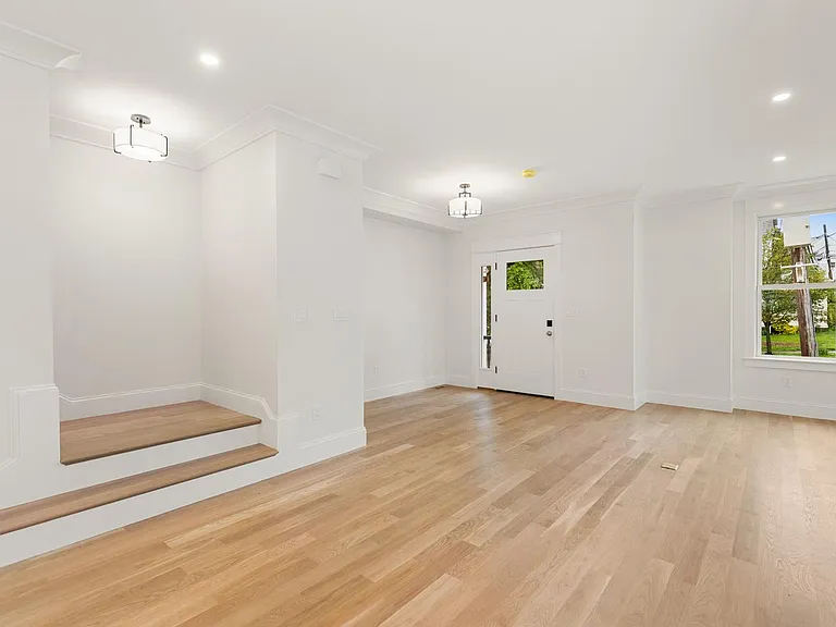 45 Maplewood St #45 — Photo 9