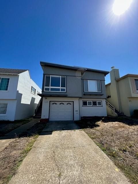 1st image of 33 Oakmont Dr