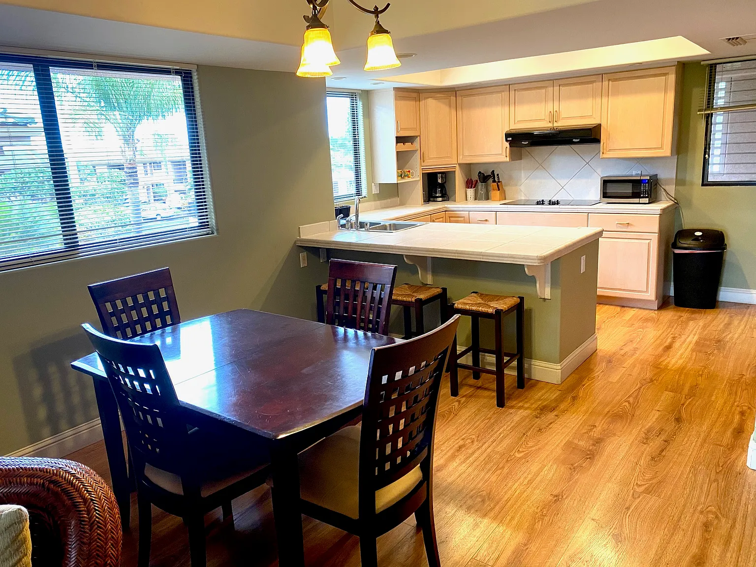 2 bed, 2.5 bath, 1277 sqft, $3,000 — Photo 3