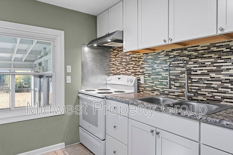 1st image of 845 Boone St