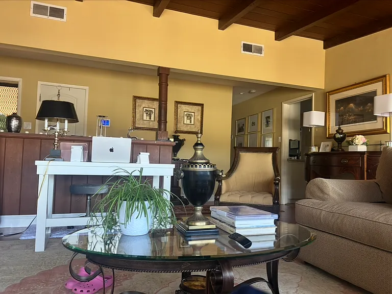 2610 Ivy Dr — Photo 4