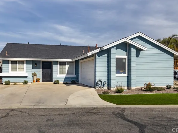 28676 Berwick Ln, Highland, CA 92346