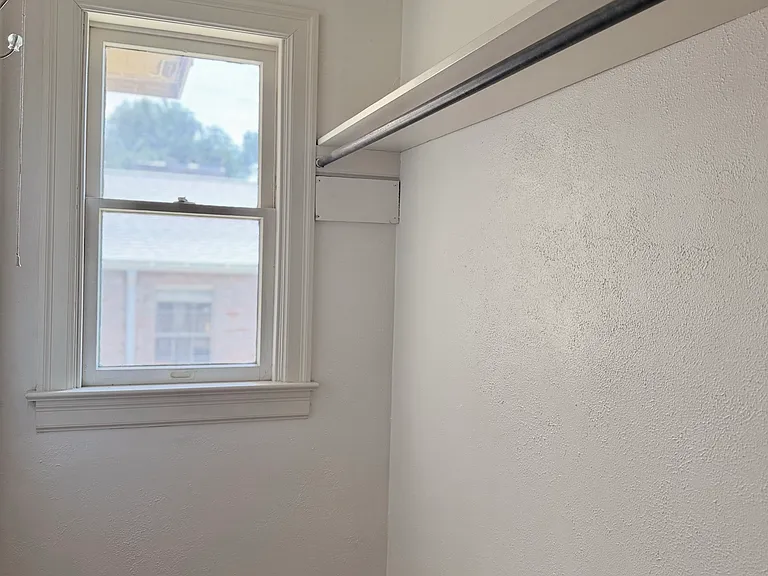 325 E Rosewood Ave — Photo 23