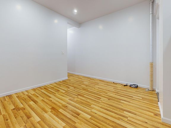 3rd image of 218 Kingsland Ave APT 1