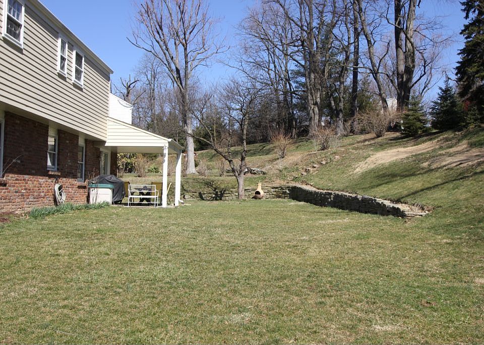 Large level rear yard - great for entertaining and enjoying the great outdoors