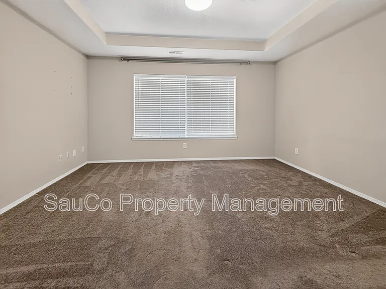 948 SE Elina Ave — Photo 5
