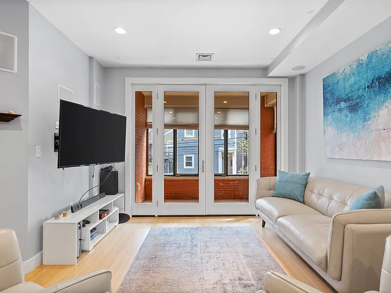 152 Old Colony Ave #9 — Photo 18