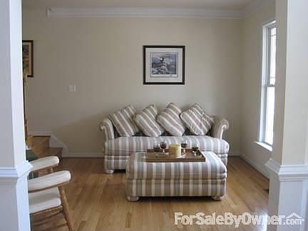 Front Living Room 12 X 12 Hardwood floor : Crowd Molding, Landing Open to hardwood stairs to 2nd flo