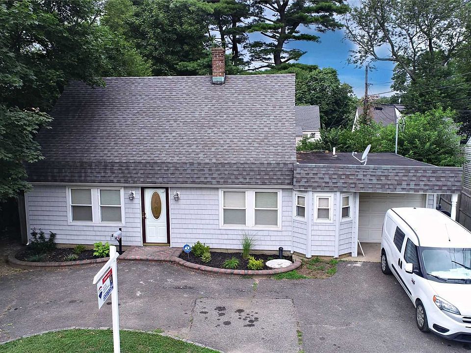 1st image of 4 Bramble Ln