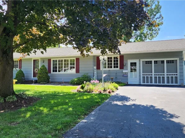 4870 Juneway Dr N, Liverpool, NY 13088