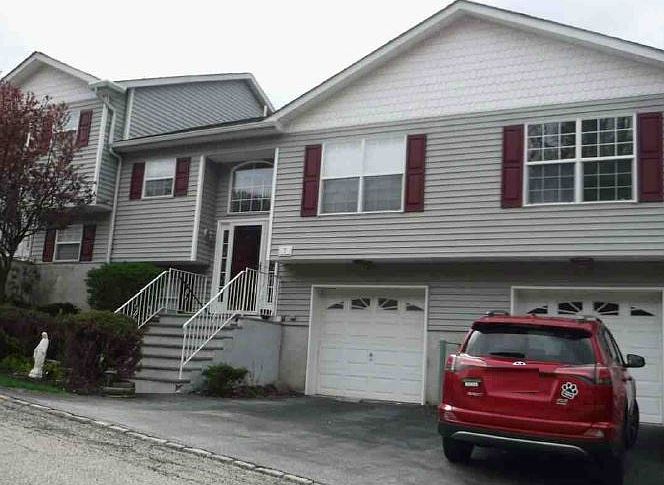 1st image of 7 Oak Point Dr #7