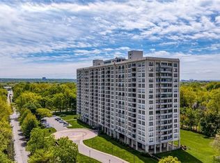 One Bratenahl Place Blvd #908, Cleveland, OH