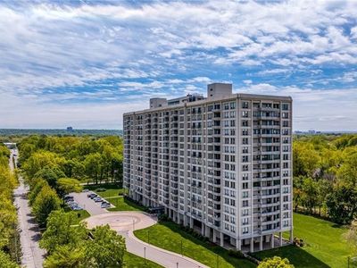 One Bratenahl Place Blvd #908, Cleveland, OH, 44108