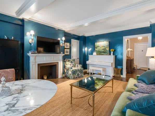 400 East 59th Street image 1 of 15