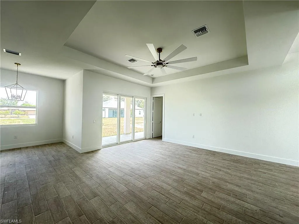 3 bed, 2.0 bath, 1815 sqft, $2,300 — Photo 4