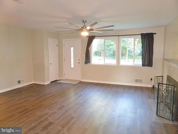 3rd image of 3604 Rolling Hills Ave