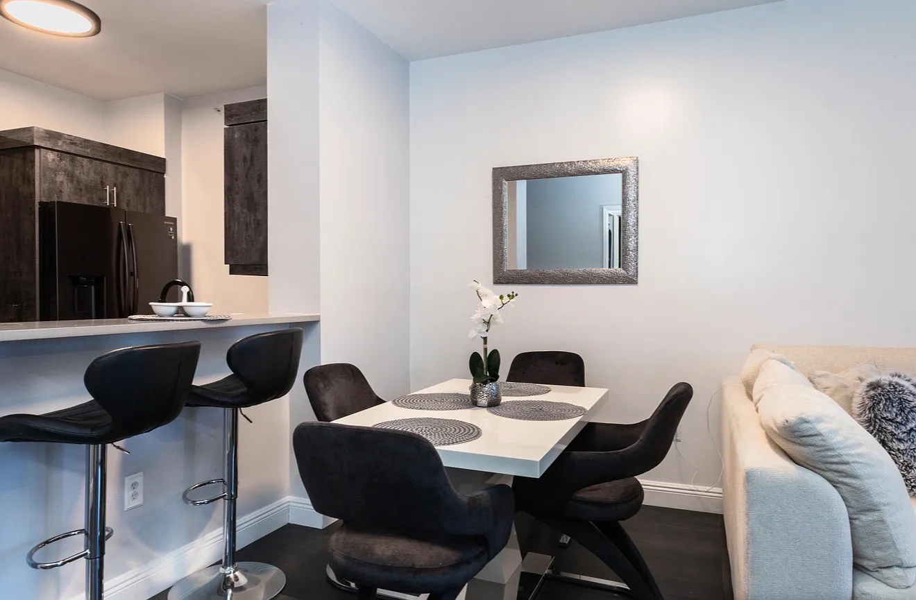 1 bed, 708 sqft, $3,000 — Photo 3