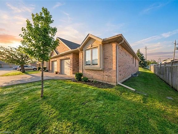 2nd image of 385 Park Rd N #1