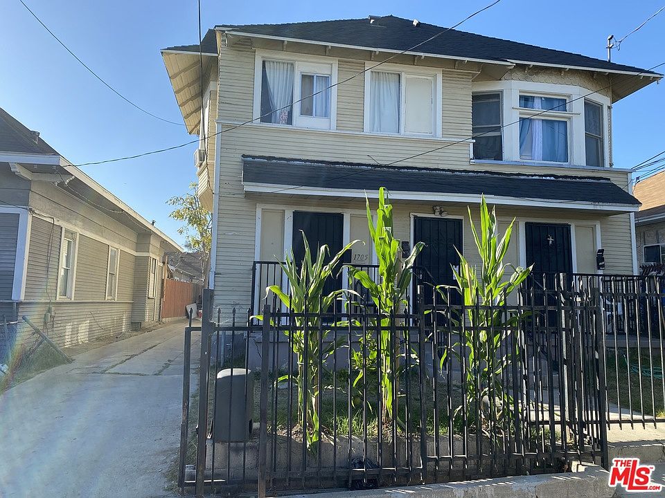 2nd image of 1703 S Berendo St