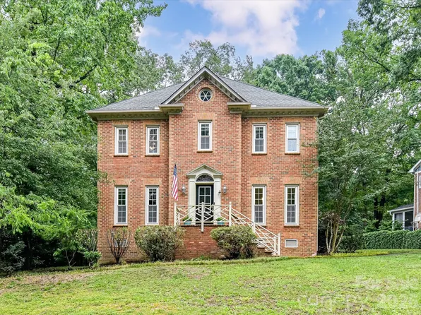 10341 Avondale Ave, Charlotte, NC 28210