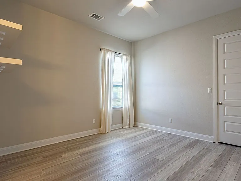 205 Barefoot Park Ln — Photo 11