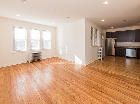 4th image of 3407 W Balmoral Ave #2