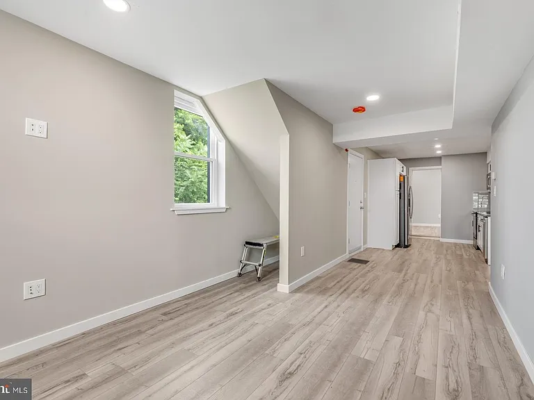 435 W Susquehanna Ave #2 — Photo 5