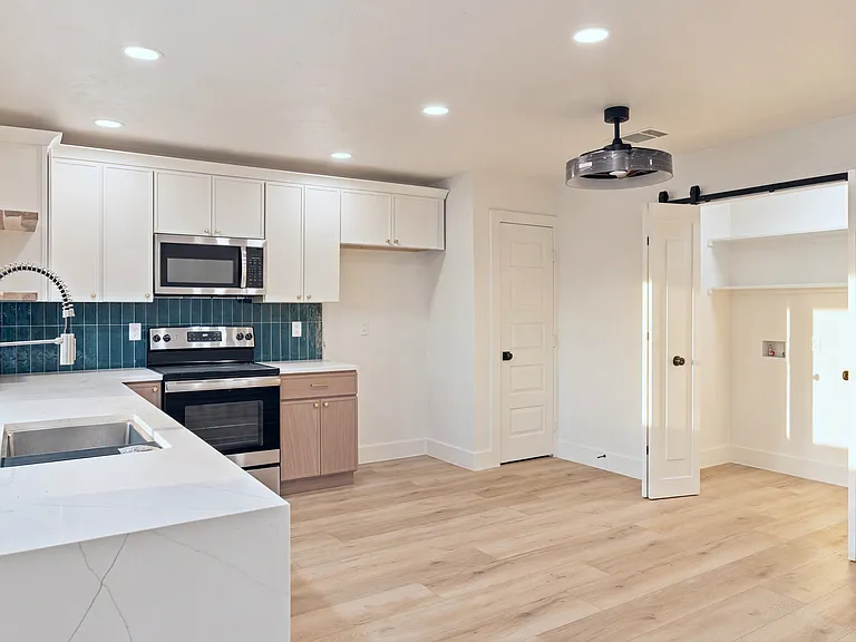 2733 Teakwood Dr — Photo 6