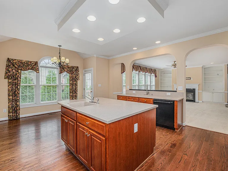 4911 Stockton Way — Photo 8