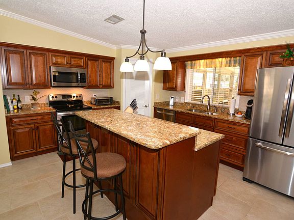 3rd image of 5684 Scarborough Ln