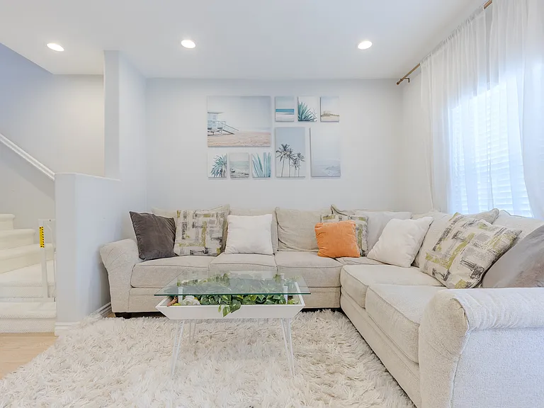 628 E Walnut St — Photo 33
