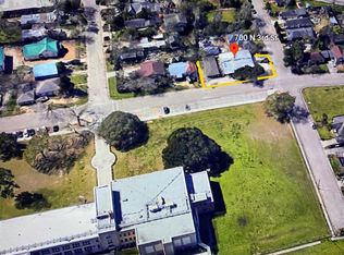 700 N 3rd St, Conroe, TX 77301