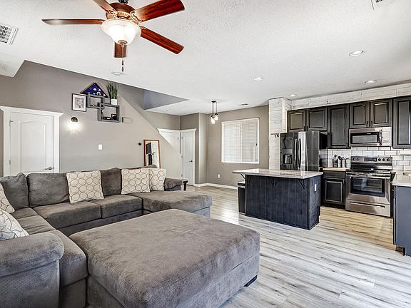4th image of 2613 Violeta Cir SE