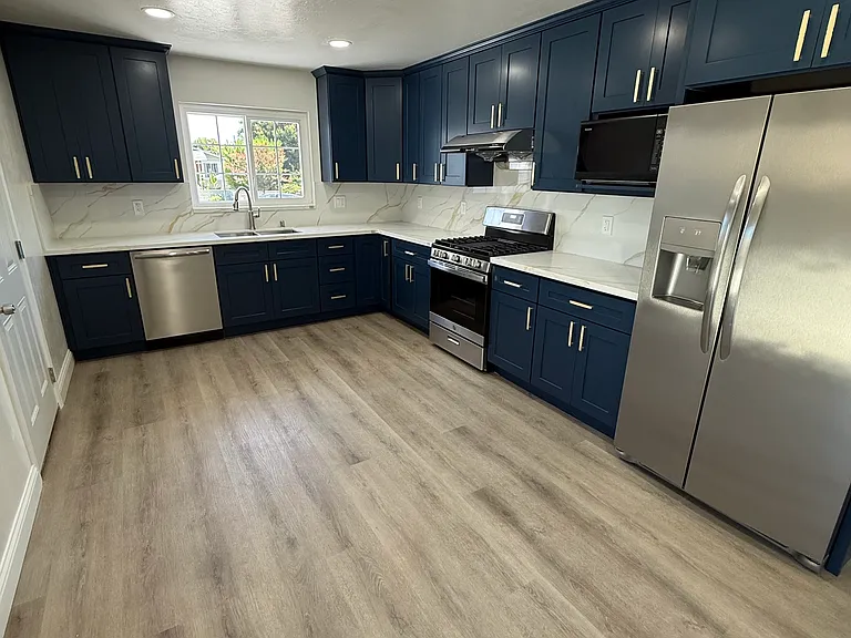 4765 Serra Ave — Photo 10