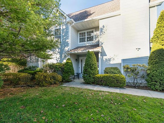 2nd image of 265 Erik Dr #265