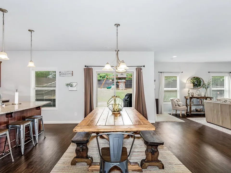 7709 N Catawba Cir