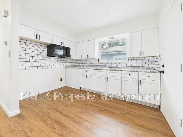 1622 Merrill Ave — Photo 8