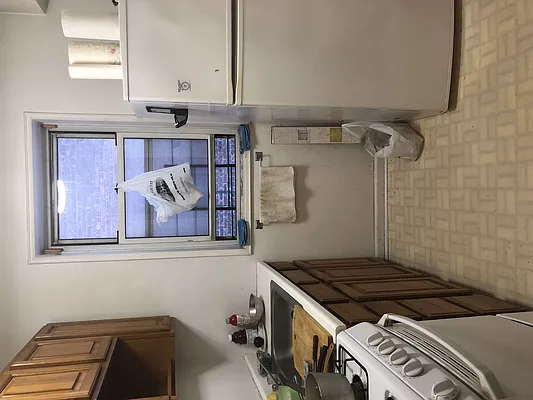 Rented by Standard Living Realty Inc | media 15