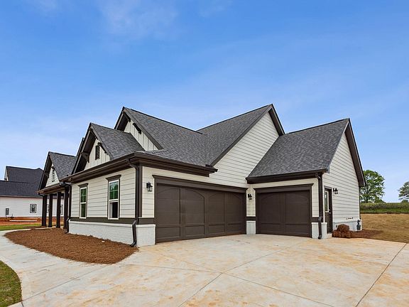 2nd image of 2065 Chestnut Oak Trl