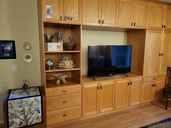 3rd image of 9881 Aldergrove Ln