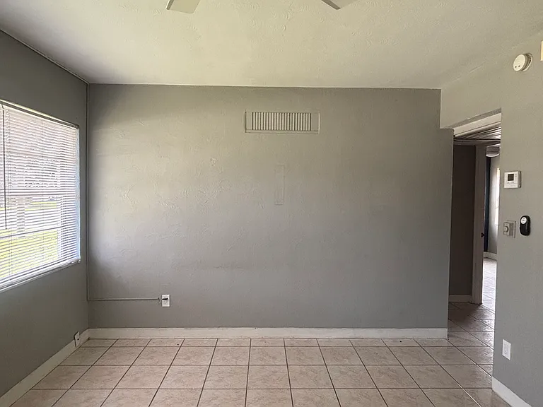 1901 Magnolia Ave — Photo 2