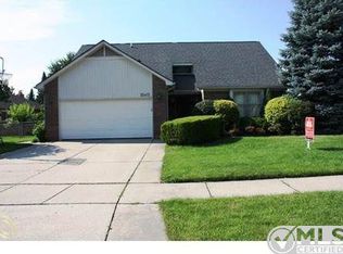 15415 Crestwood Dr, Macomb, MI 48044