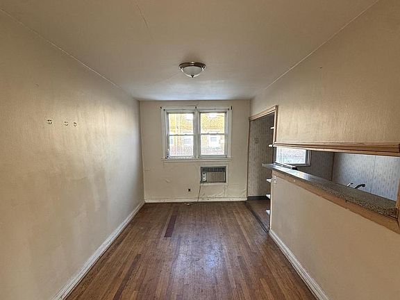 4th image of 6048 Agusta St