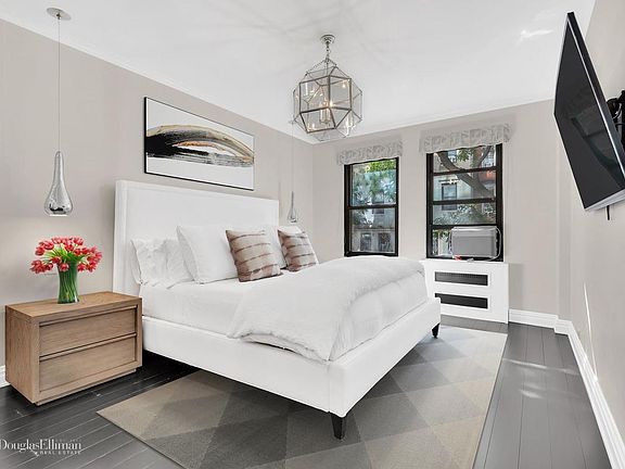 3rd image of 225 E 74th St APT 1E