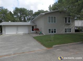 419 11th St N, New Rockford, ND 58356