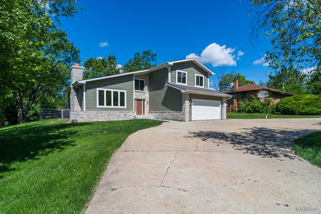 2N346 Prairie Ave photo 1