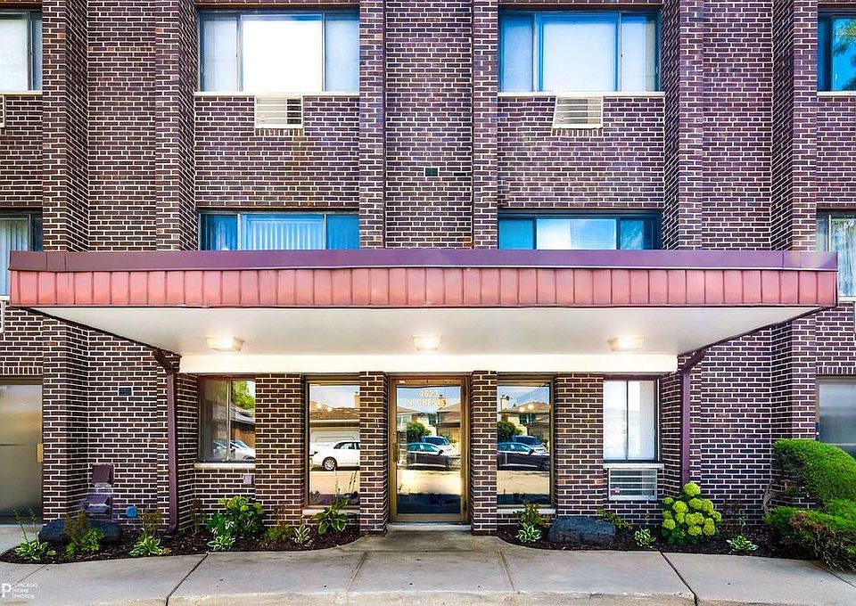 1st image of 4623 N Chester Ave Unit 102W