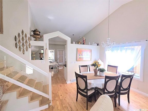 5th image of 306 Blackthorn Cres